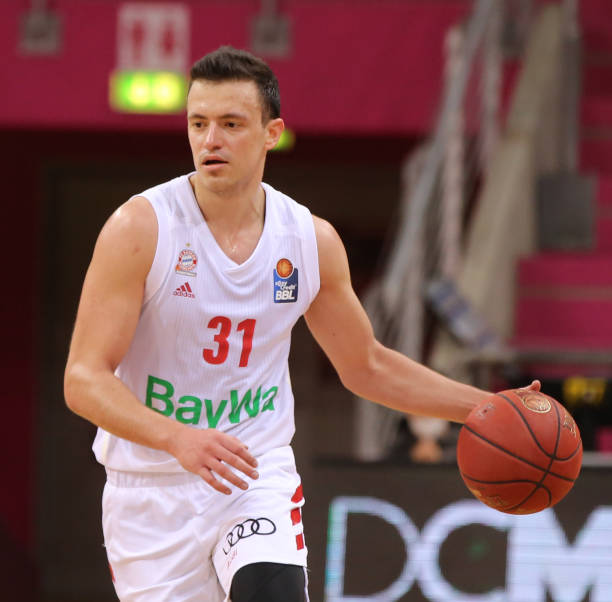 天津女排两名球员太重要，她们不只决定成绩，还影响了教练的前途.