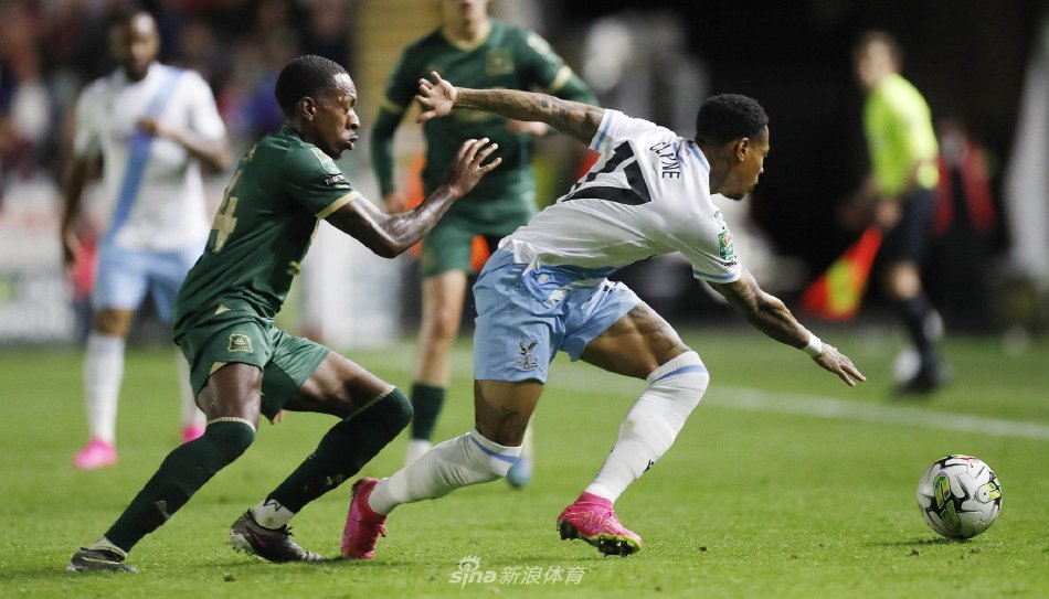 湖人官宣签回21岁前锋 夏季联赛场均4分3篮板.